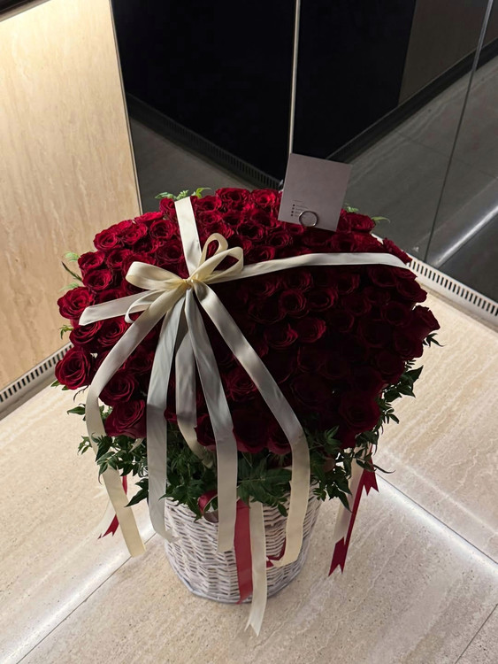 سبد گل رز قرمز ممتاز برای ارسال فوری تهران